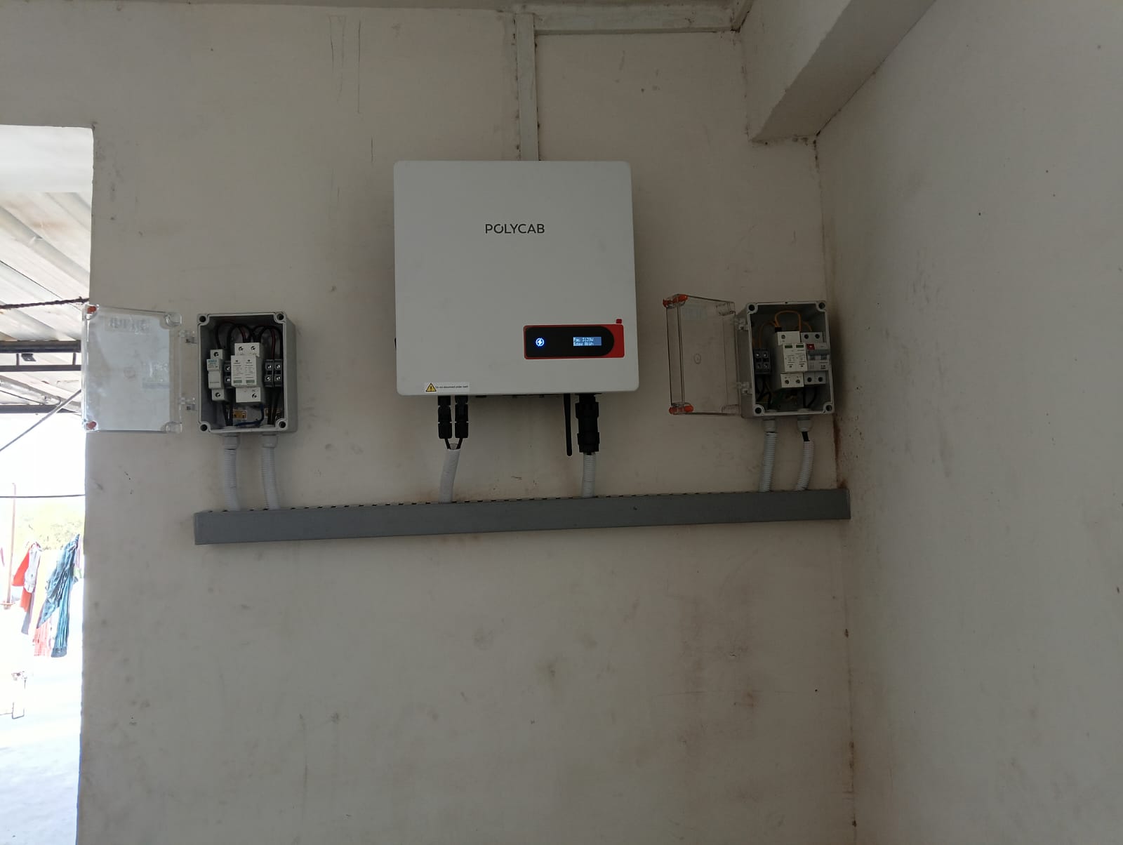 Vivswan team installing rooftop solar